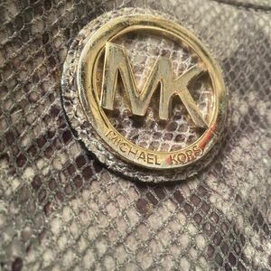 Michael kors crossbody